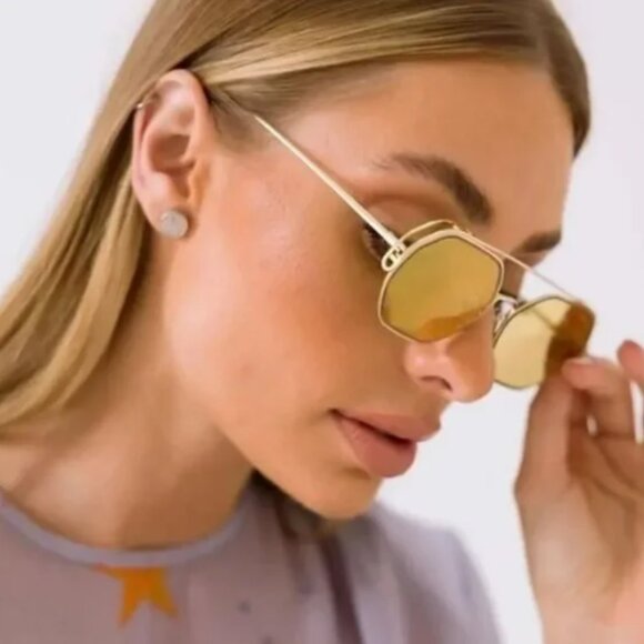 NEW FE40039U 10L WOMEN FENDI SUNGLASSES GOLD YELLOW GEOMETRIC EYEWEAR - Picture 1 of 5